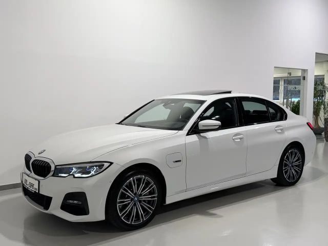 BMW 330 330e M-Sport Sedan