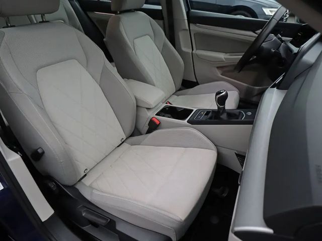 Volkswagen Golf Life Variant