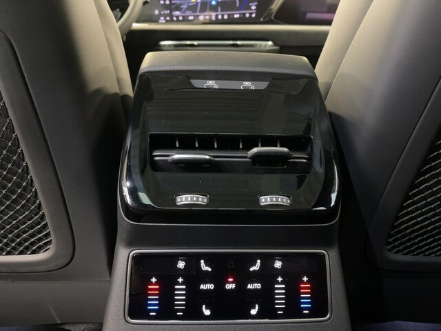 Audi A6 Avant Quattro S-Tronic