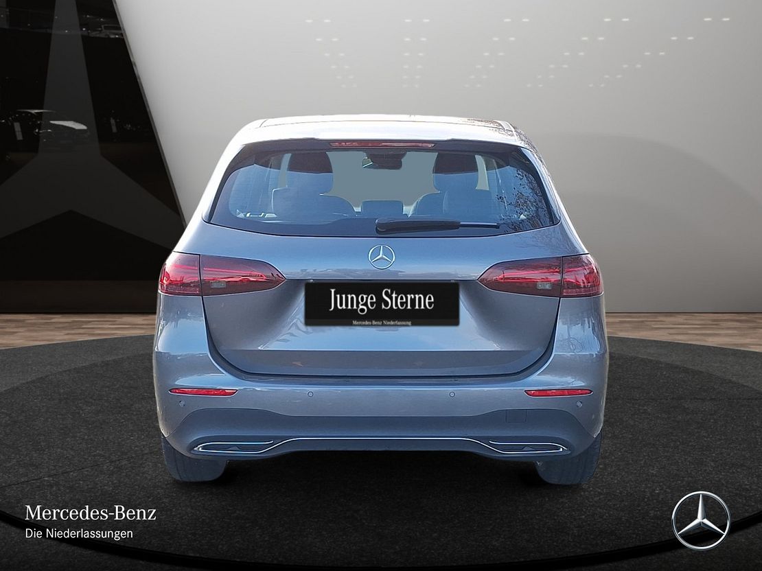 Mercedes-Benz B 180 Sedan