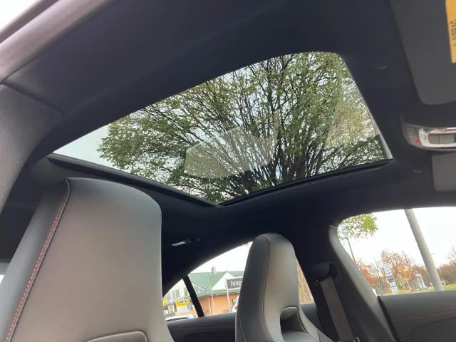 Mercedes-Benz CLA 200 AMG Line Coupé