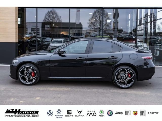 Alfa Romeo Giulia AT8 Q4 Turbo