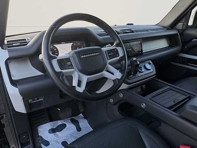 Land Rover Defender 110
