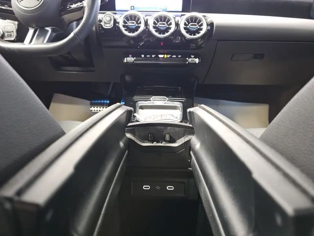 Mercedes-Benz A 180 AMG Line