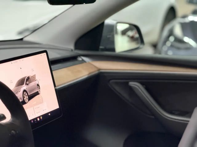 Tesla Model Y AWD Long Range