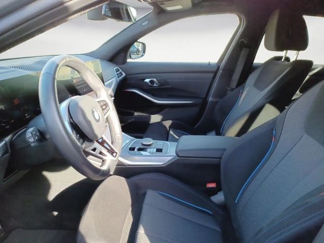 BMW 320 320i M-Sport Sedan