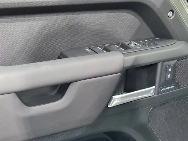 Land Rover Defender 110 D300 Dynamic SE