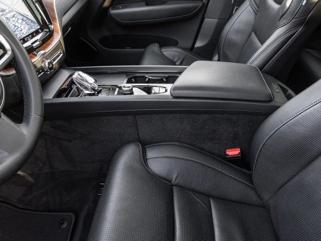 Volvo XC60 Dark Plus