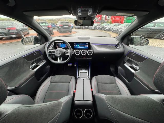 Mercedes-Benz B 200 AMG Line Sedan