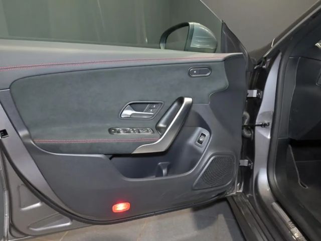 Mercedes-Benz CLA 200 AMG Line Coupé