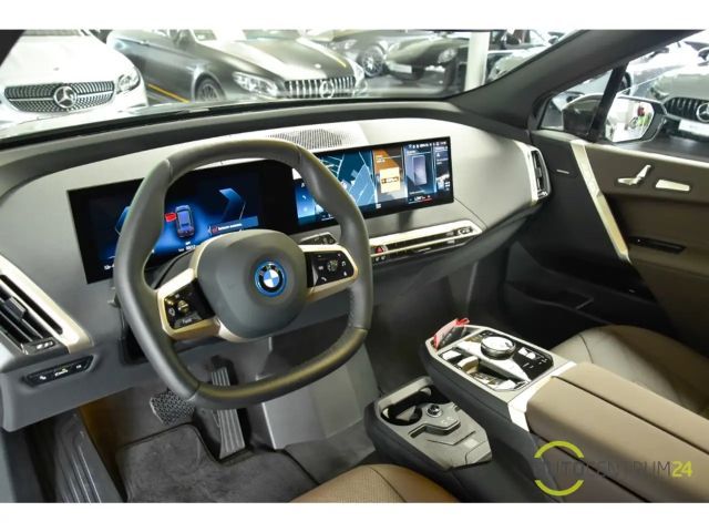 BMW iX 40 SkyLounge Massage HK HUD Soft Laser 360