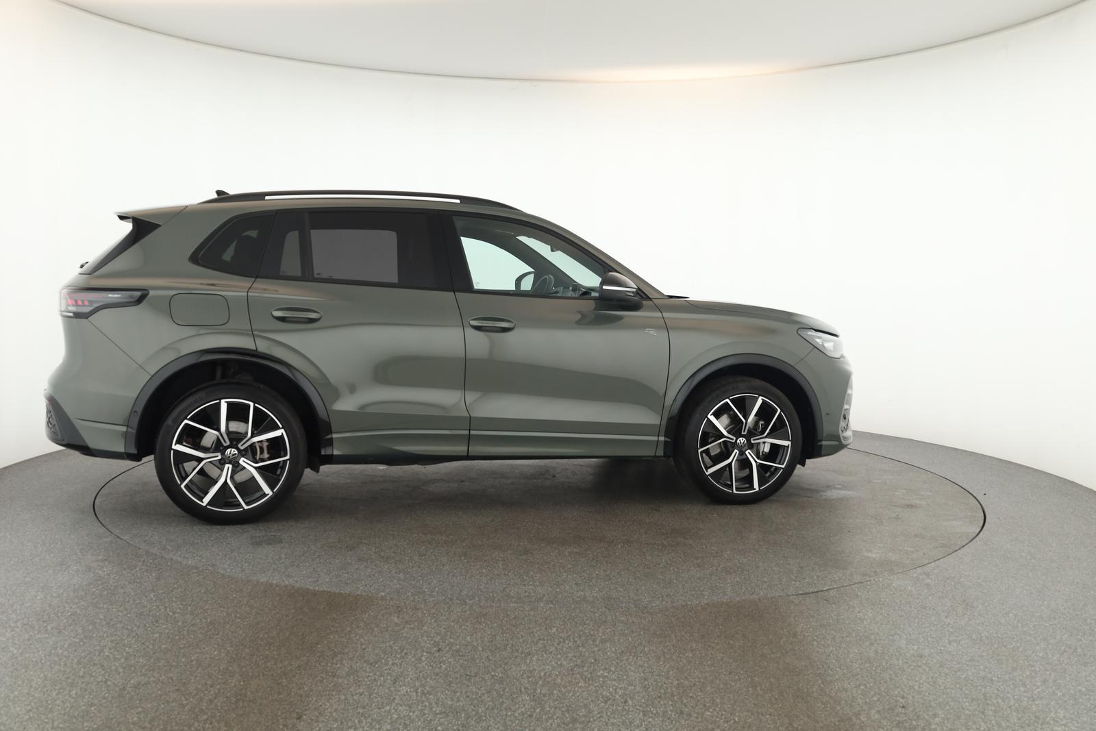 Volkswagen Tiguan 2.0 TSI DSG IQ.Drive R-Line