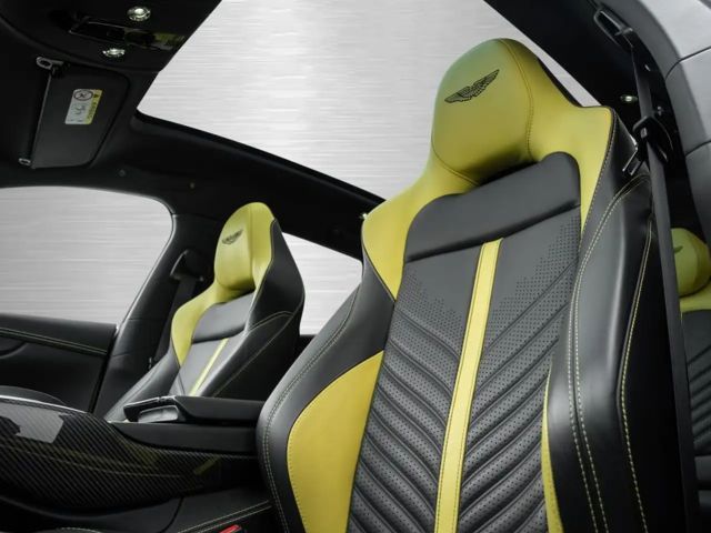 Aston Martin DBX 707