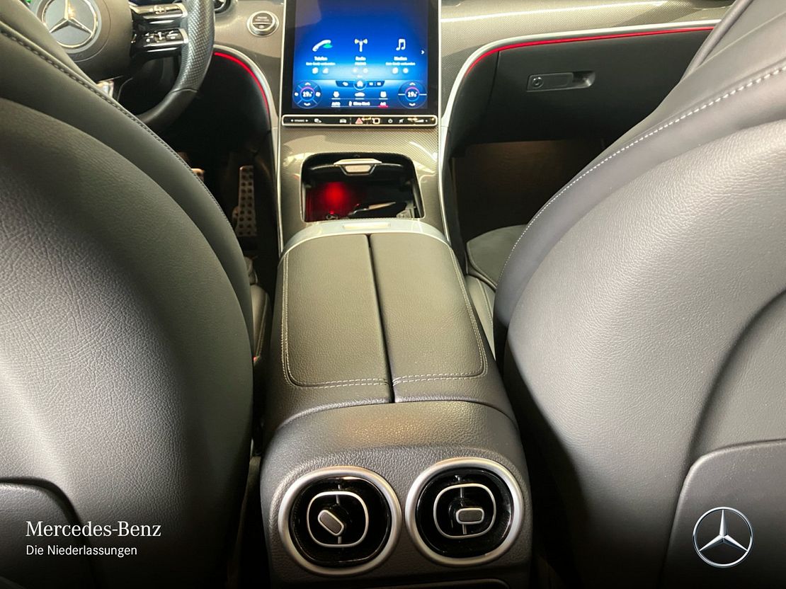 Mercedes-Benz C 200 4MATIC AMG Line Sedan