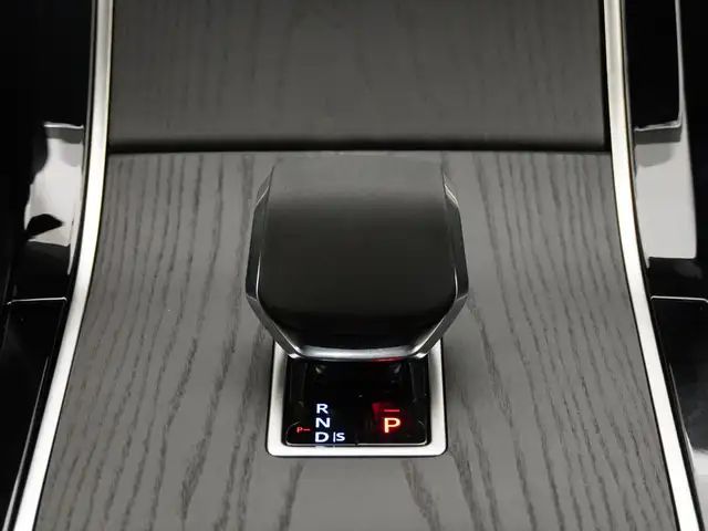 Land Rover Range Rover Velar SE