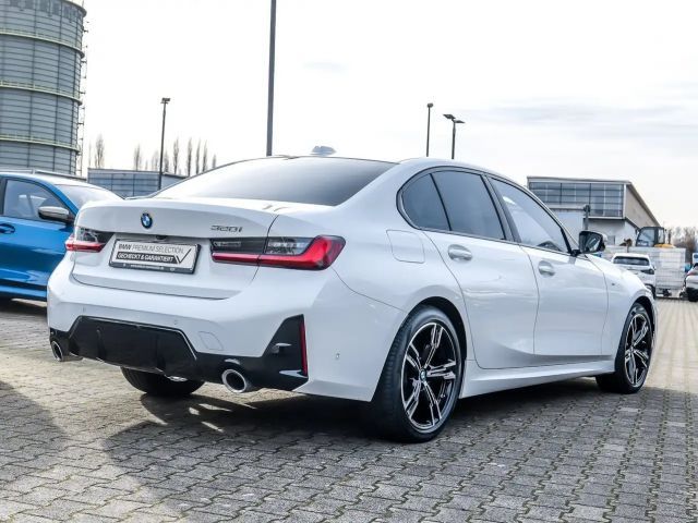 BMW 320 320i M-Sport Sedan