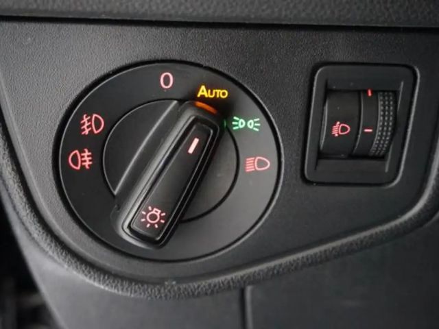 Volkswagen Polo POLO 1,0 TSI 110 PS UNITED NAVI KAMERA SHZ PDC APP