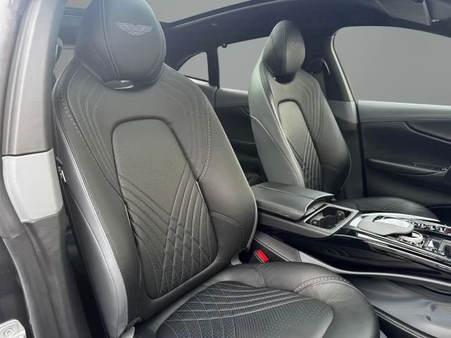 Aston Martin DBX V8
