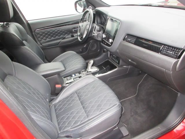 Mitsubishi Outlander Top