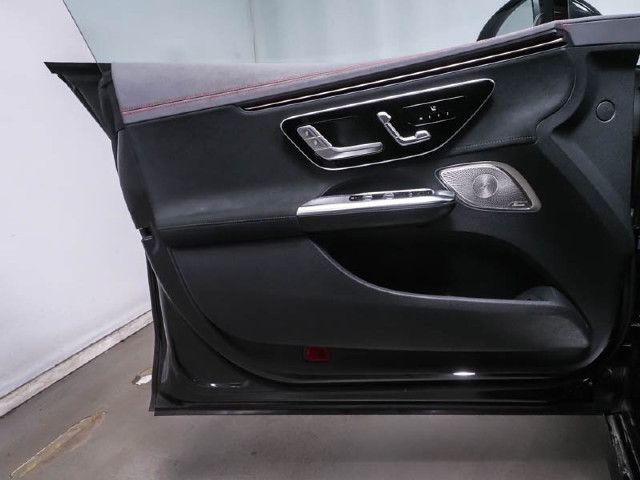 Mercedes-Benz EQE 300 Sedan