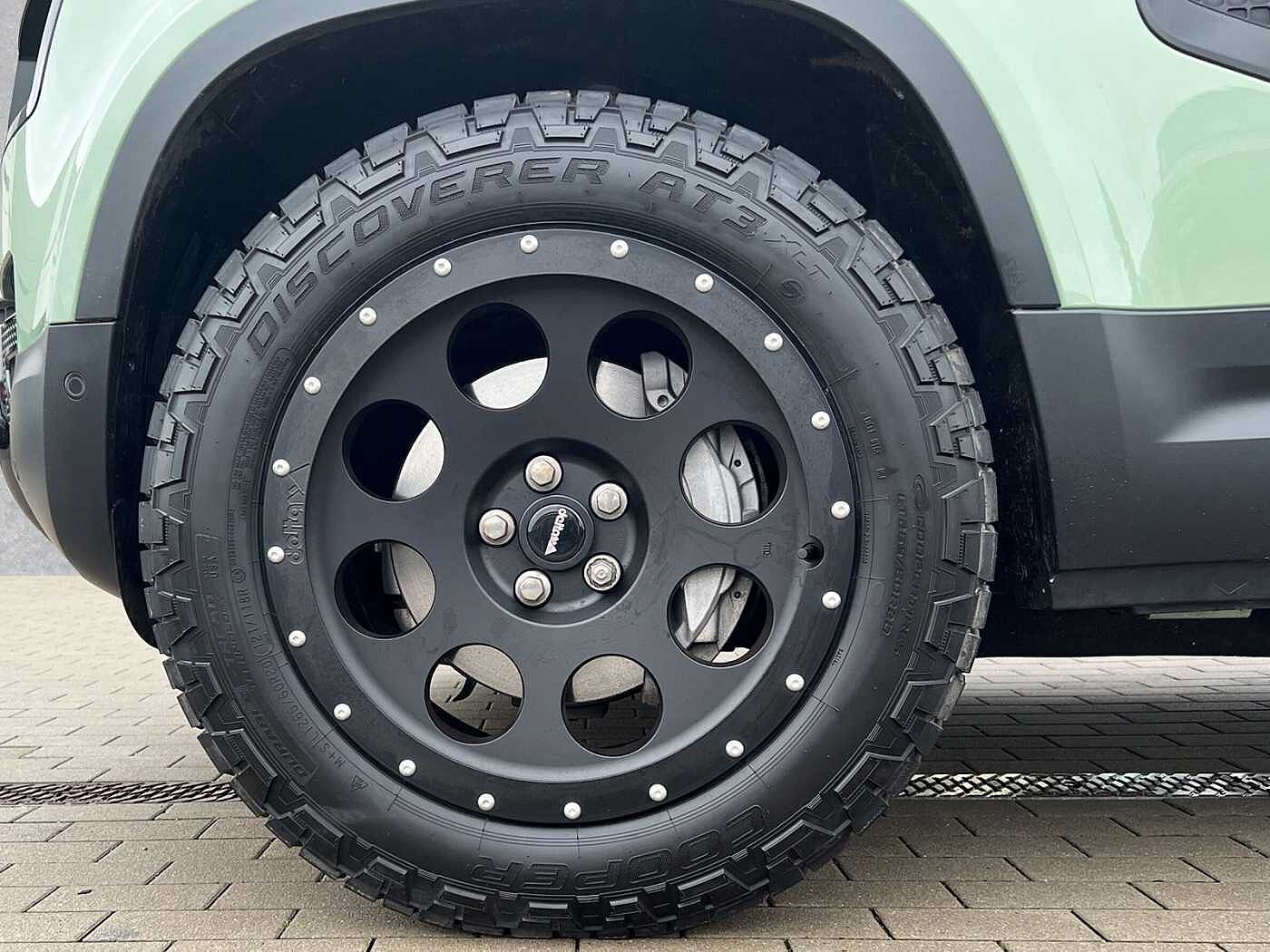 Land Rover Defender 90