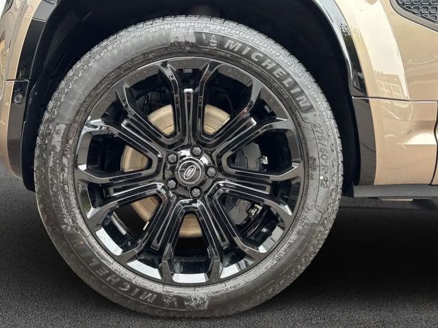 Land Rover Defender 110