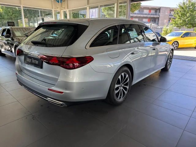 Mercedes-Benz E 220 AVANTGARDE E 220 d Estate