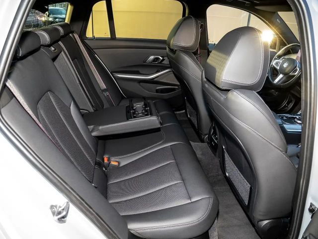 BMW 330 330d M-Sport Touring xDrive