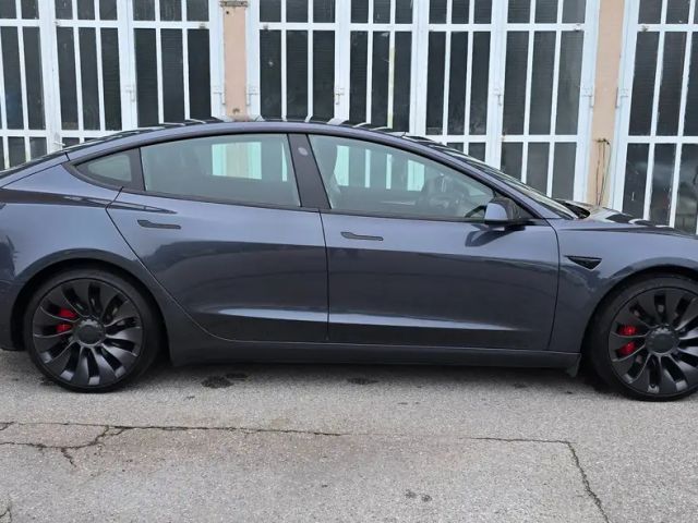 Tesla Model 3 AWD Performance