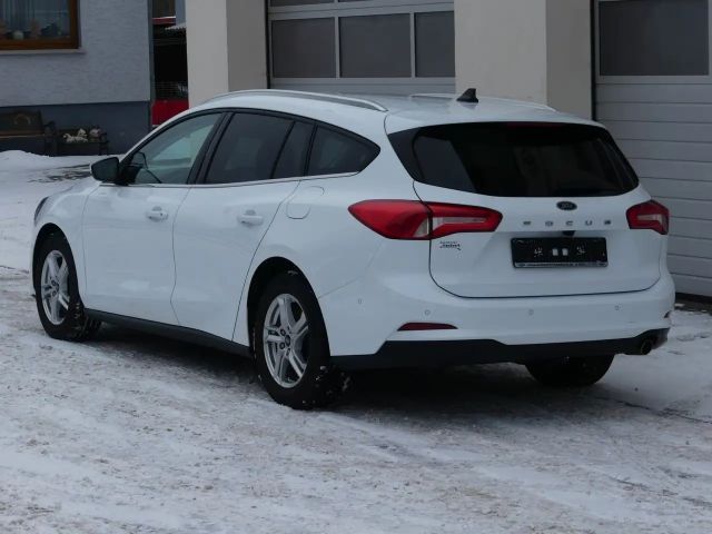 Ford Focus Cool & Connect Wagon