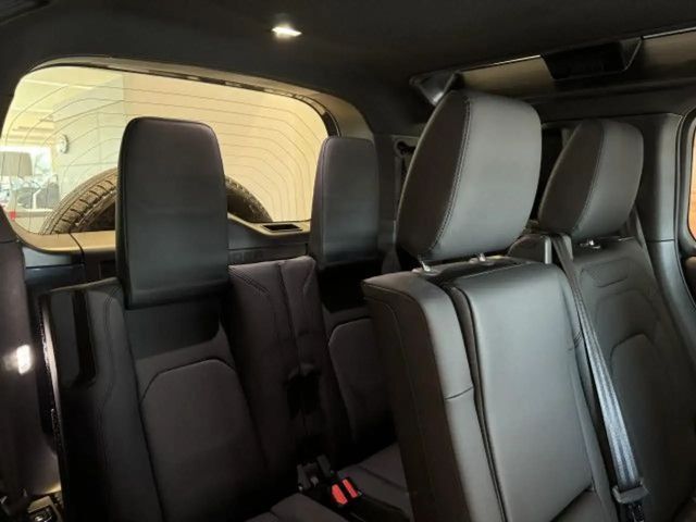 Land Rover Defender 110 D300 SE