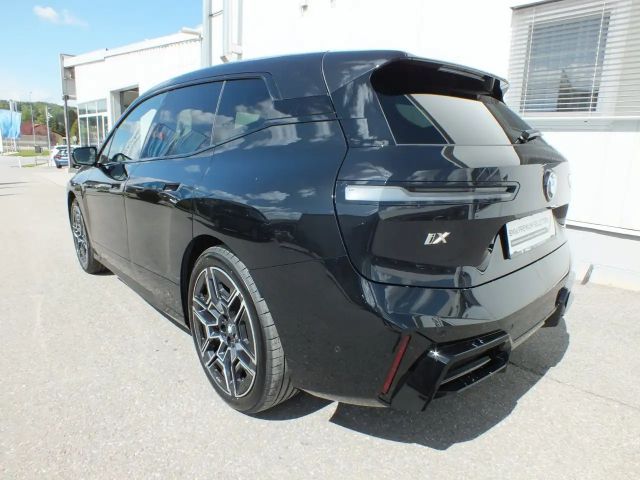 BMW iX xDrive45