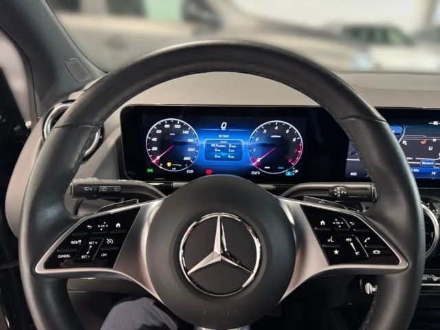 Mercedes-Benz B 200 EU6d++Wenige KM!++Schwenkbare AHK!++Kamera