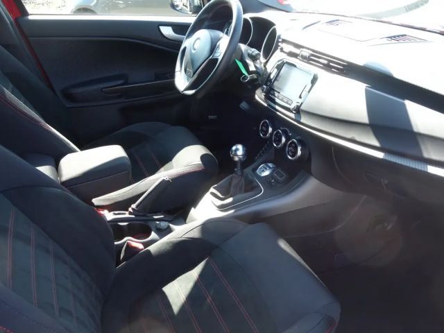 Alfa Romeo Giulietta Sprint  Bose/"6,5" Radio Nav/Bluetooth/DAB/PDC