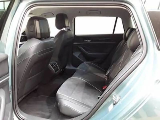 Volkswagen Passat 1.5 eTSI Business DSG Variant