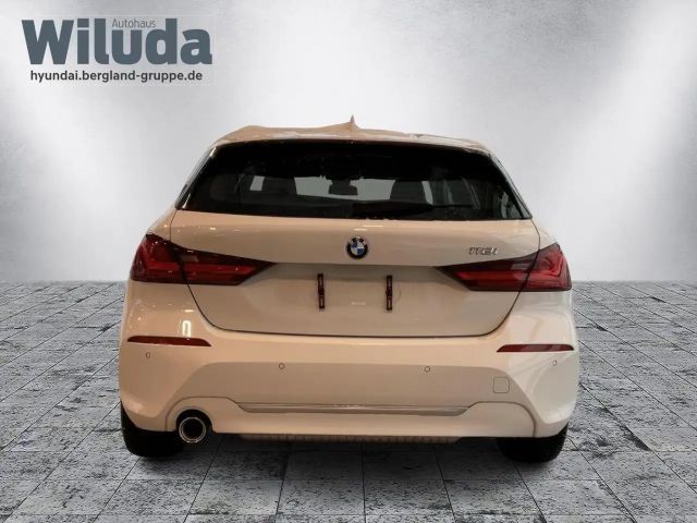 BMW 118 118i Luxury Line Sedan