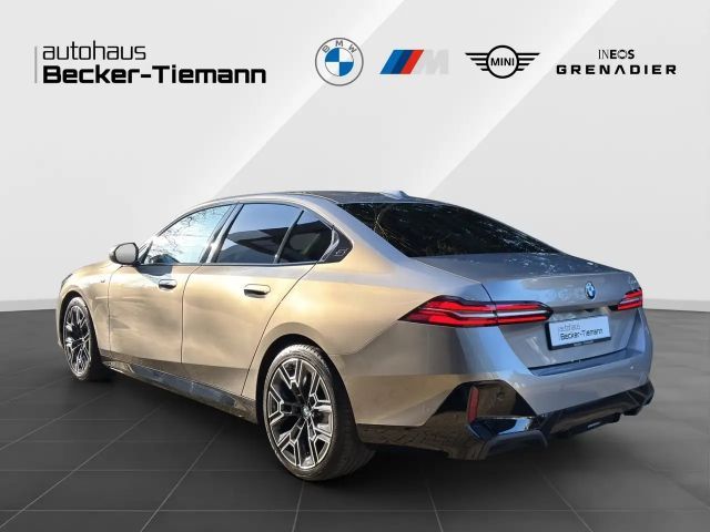 BMW 520 520d M-Sport Sedan