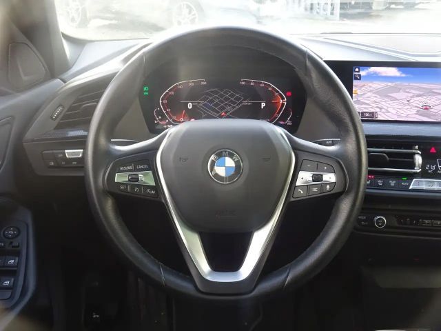 BMW 118 118i Sedan Sport Line