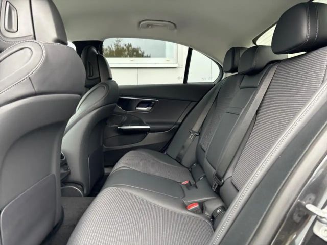 Mercedes-Benz C 180 AVANTGARDE Sedan