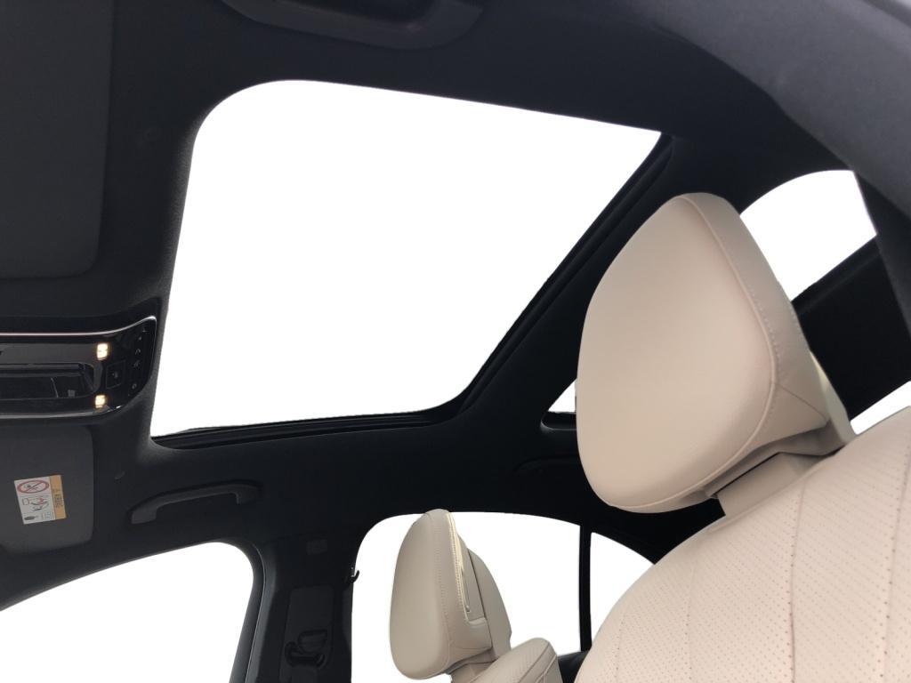 Mercedes-Benz E 200 AMG Line Sedan