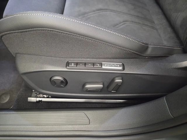 Volkswagen Golf Business DSG Variant