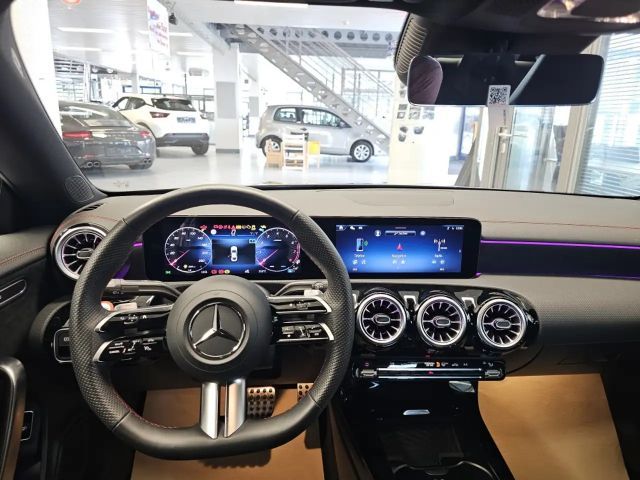 Mercedes-Benz CLA 200 AMG Line Coupé