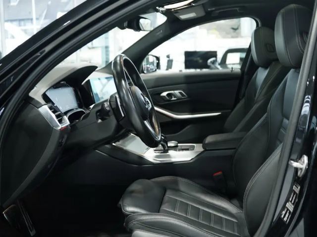 BMW 330 330d M-Sport Sedan