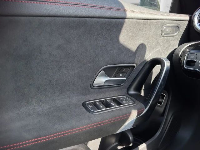 Mercedes-Benz CLA 180 AMG Line