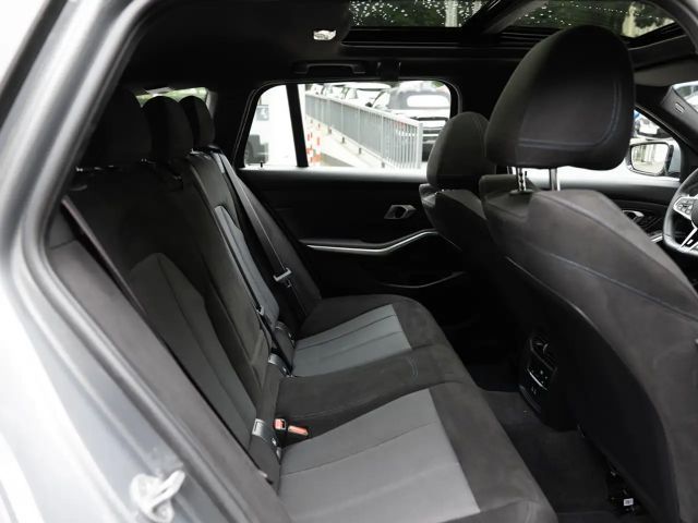 BMW 330 330e M-Sport Touring xDrive