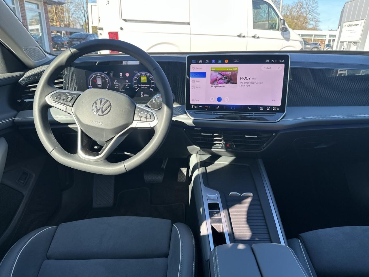 Volkswagen Passat 1.5 eTSI Business Variant