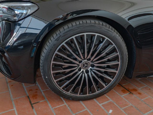 Mercedes-Benz E 200 4MATIC Sedan