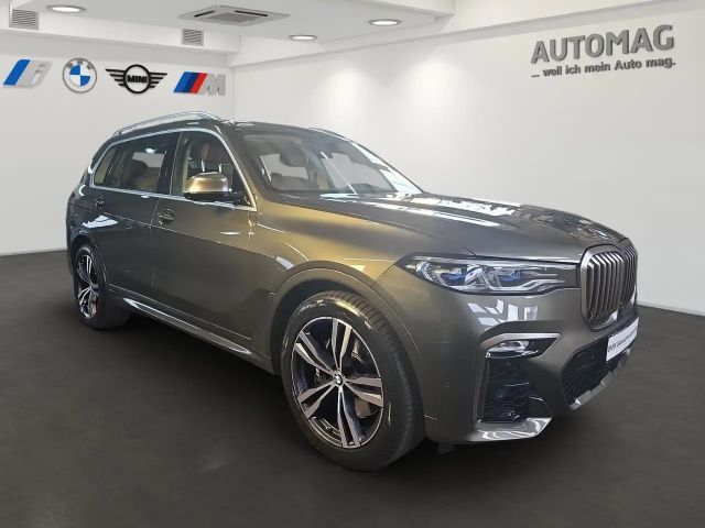 BMW X7 M50i