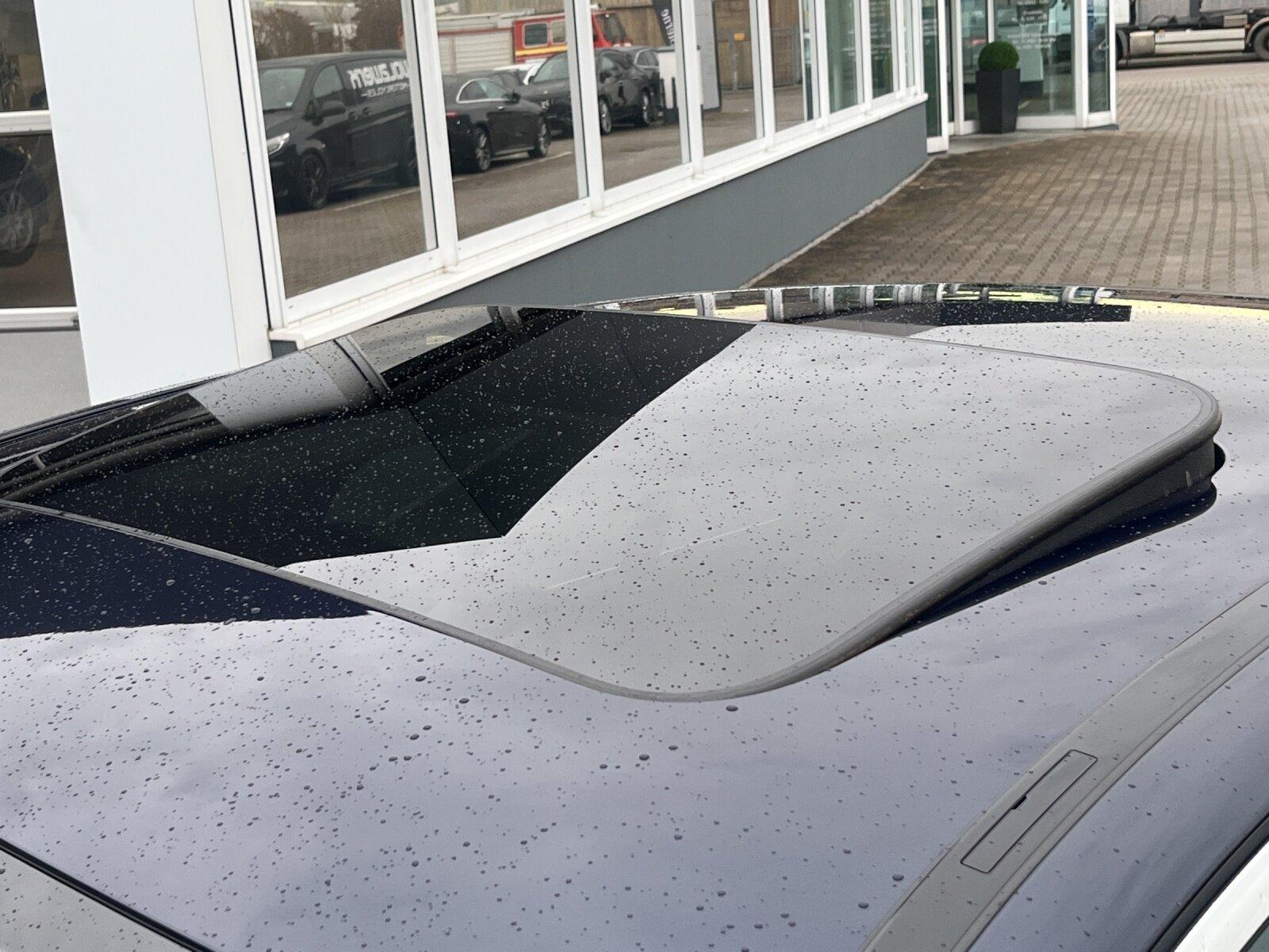 Mercedes-Benz E 300 AMG Line Sedan