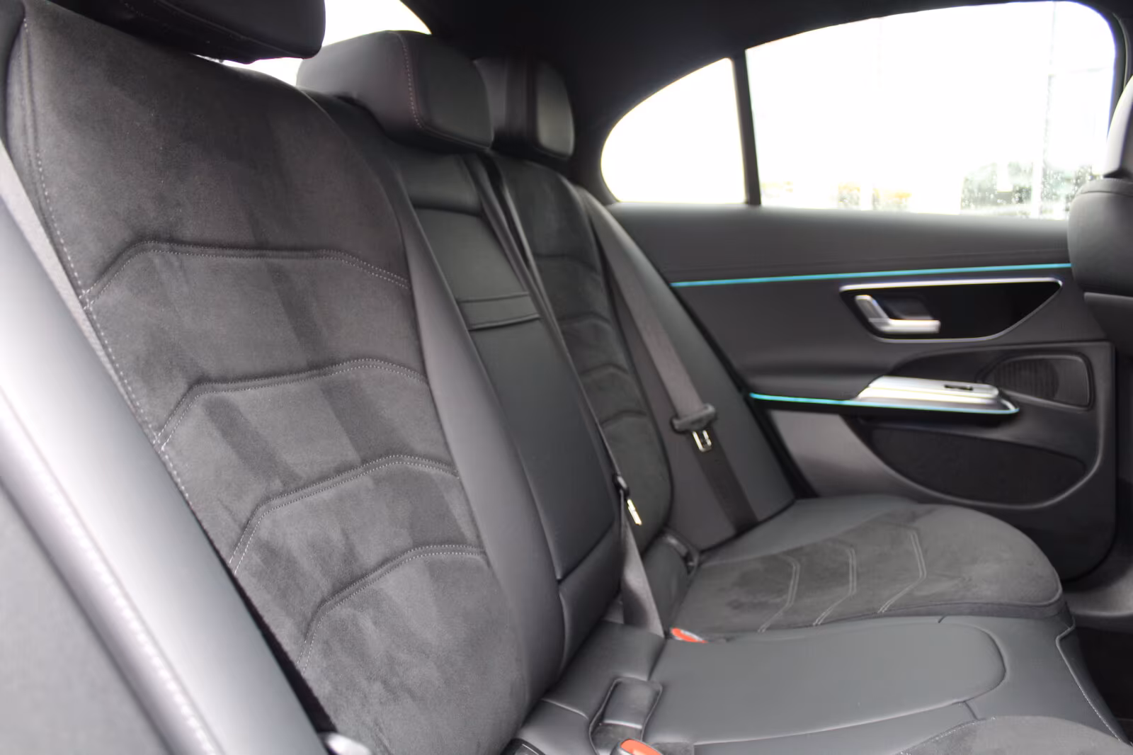 Mercedes-Benz E 200 AMG Line Sedan